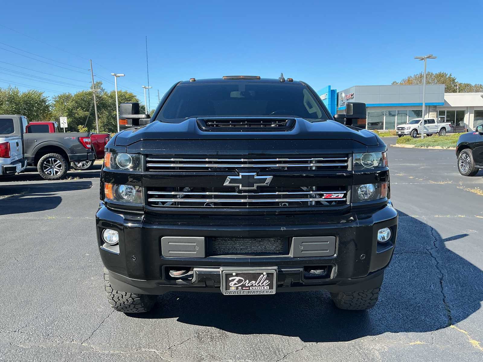 Used 2019 Chevrolet Silverado 2500 LT w/ Midnight Edition AWD/4WD image 2