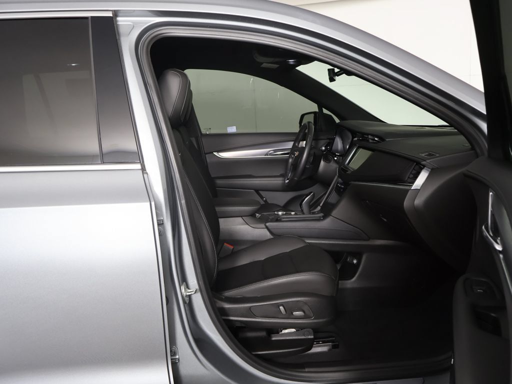 Used 2024 Cadillac XT6 Luxury w/ LPO, Floor Liner Package AWD/4WD image 30