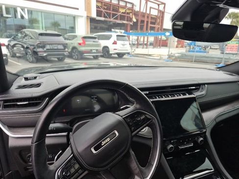 Used 2022 Jeep Grand Cherokee Overland image 11