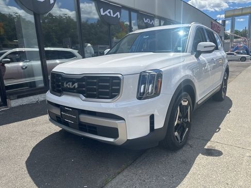 Used 2023 Kia Telluride S image 2