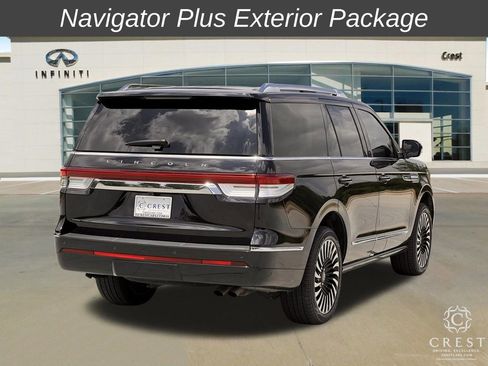 Used 2024 Lincoln Navigator Premiere AWD/4WD image 3