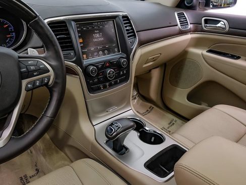 Used 2015 Jeep Grand Cherokee Overland w/ Advanced Technology Group RWD image 24