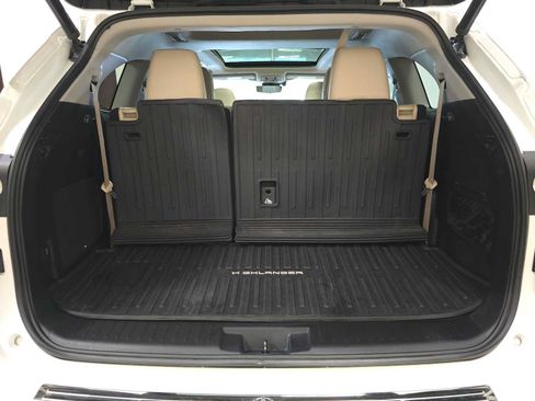 Used 2020 Toyota Highlander Platinum AWD/4WD image 30