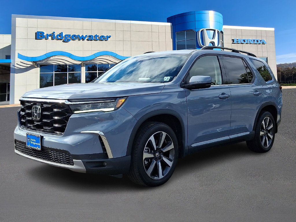 Used 2024 Honda Pilot Touring image 3
