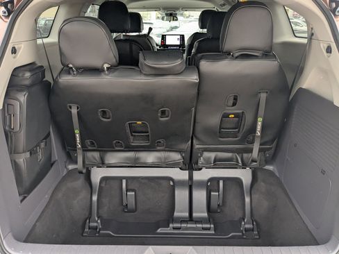 Used 2021 Toyota Sienna LE image 29