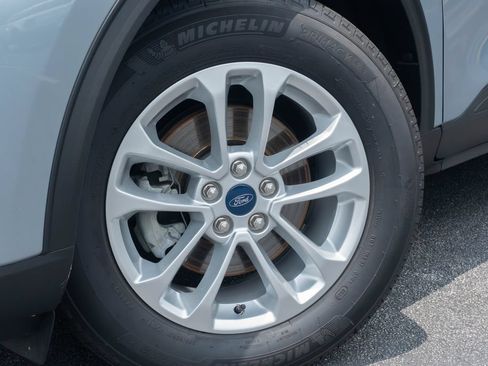 Used 2022 Ford Escape SE w/ Convenience Package FWD image 2