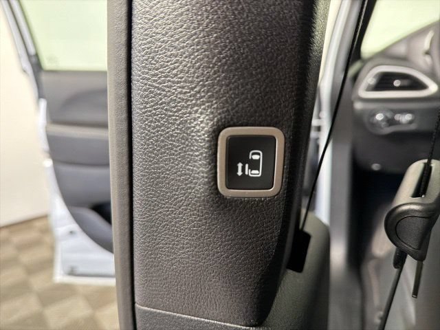 New 2026 Chrysler Pacifica Select AWD/4WD image 26