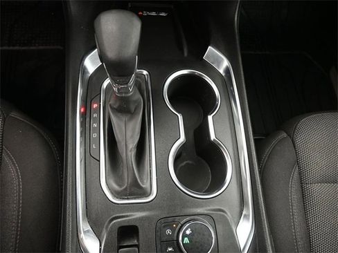 Used 2022 Chevrolet Traverse LT image 3