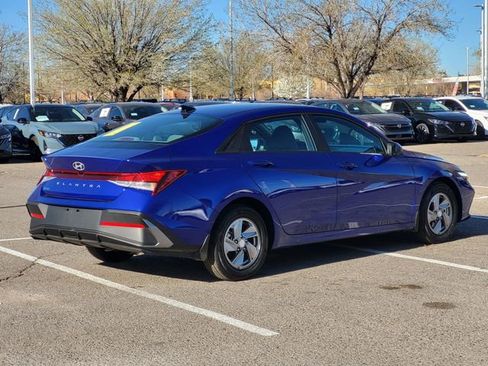 Used 2024 Hyundai Elantra SE image 4