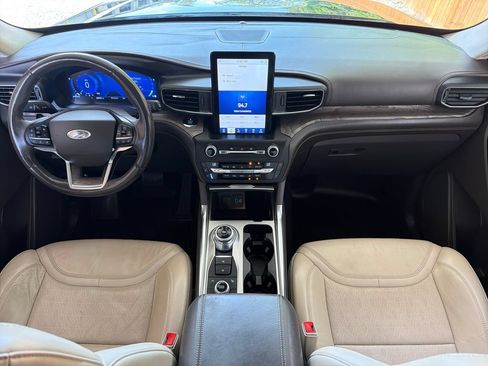 Used 2020 Ford Explorer Platinum w/ Premium Technology Package AWD/4WD image 23