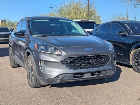 Used 2022 Ford Escape SE w/ SE Sport Appearance Package image 3
