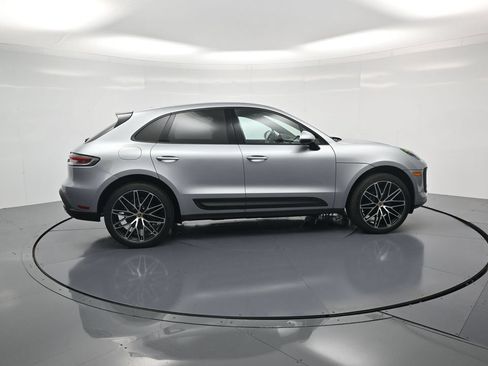 Used 2025 Porsche Macan AWD/4WD image 34