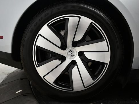 Certified 2025 Porsche Taycan AWD/4WD image 16