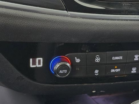 Used 2020 Buick Enclave Essence w/ Sport Touring Edition image 21