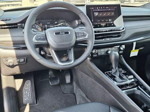 New 2026 Jeep Compass Latitude AWD/4WD image 32