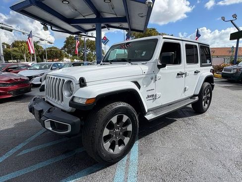 Used 2018 Jeep Wrangler Unlimited Sahara AWD/4WD image 16