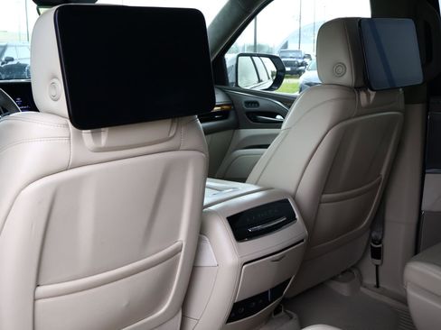 Used 2023 Cadillac Escalade ESV Premium Luxury Platinum w/ Heavy-Duty Trailer Package AWD/4WD image 19