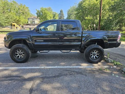 Used 2010 Toyota Tacoma 4x4 Double Cab image 2