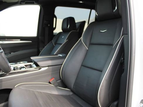 Used 2025 Cadillac Escalade ESV Sport w/ Touring Package AWD/4WD image 23