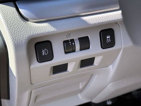 Used 2015 Subaru Forester 2.5i Premium w/ All-Weather Package image 18