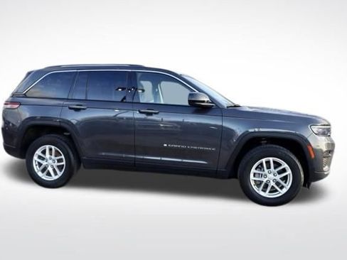 Used 2023 Jeep Grand Cherokee Laredo image 12