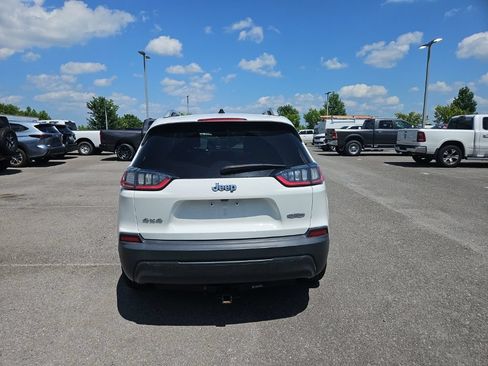 Used 2019 Jeep Cherokee Latitude Plus AWD/4WD image 6