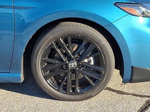 Used 2025 Toyota Camry SE image 8