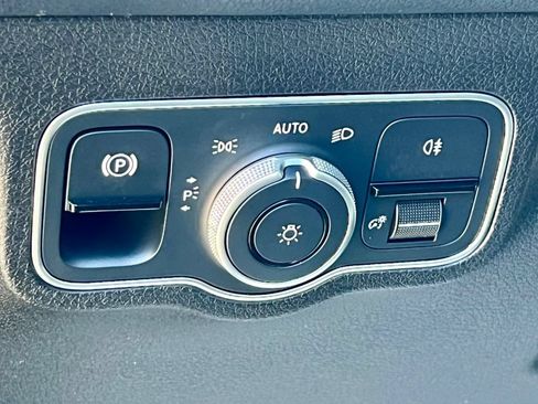Certified 2022 Mercedes-Benz GLB 250 4MATIC image 44
