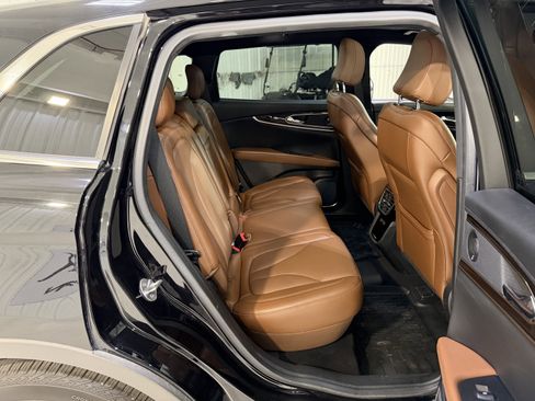 Used 2023 Lincoln Nautilus Reserve image 13