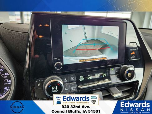 Used 2023 Toyota Highlander XLE AWD/4WD image 32