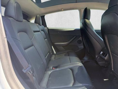 Used 2022 Tesla Model Y Long Range AWD/4WD image 16