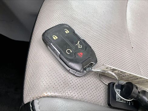 Used 2023 GMC Terrain SLT image 13