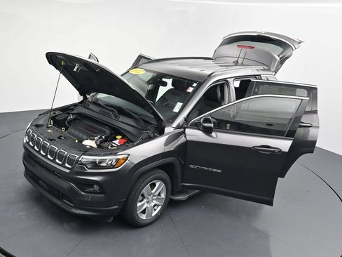 Used 2022 Jeep Compass Latitude FWD image 41
