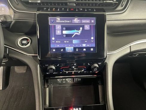 Certified 2023 Jeep Grand Cherokee Laredo w/ Luxury Tech Group I AWD/4WD image 16