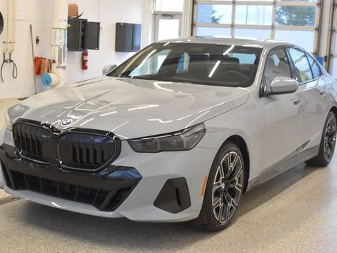 New 2027 BMW 530i xDrive w/ M Sport Package AWD/4WD image 9