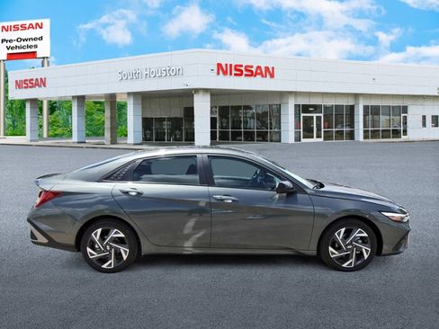 Used 2025 Hyundai Elantra SEL FWD image 5