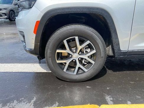 Used 2024 Jeep Grand Cherokee L Limited w/ Luxury Tech Group II image 12