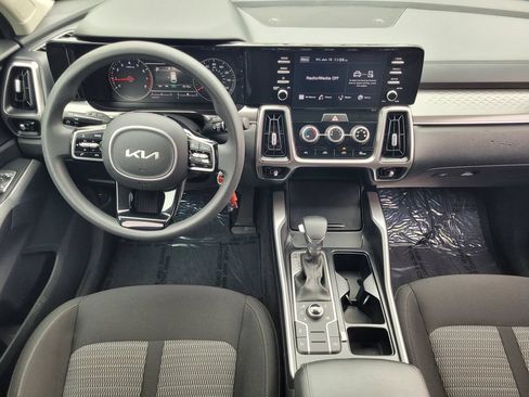 Used 2022 Kia Sorento LX AWD/4WD image 11