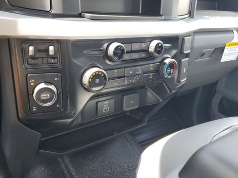 New 2026 Ford F250 XL w/ XL Chrome Package image 19