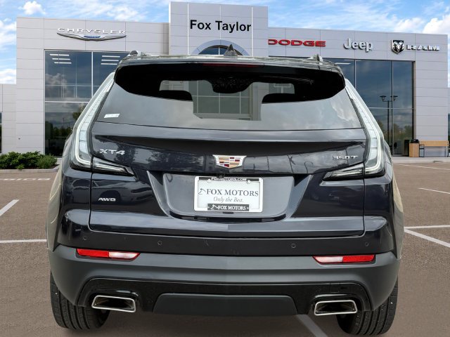 Used 2023 Cadillac XT4 Sport w/ Cold Weather Package AWD/4WD image 5