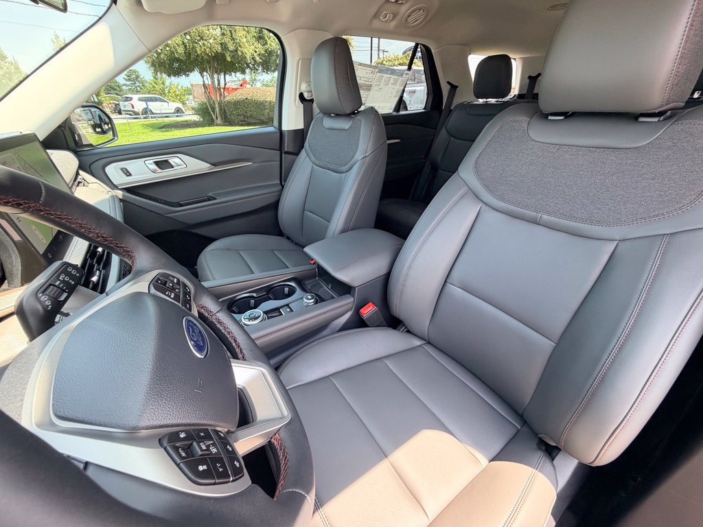 New 2026 Ford Explorer Active w/ Active Comfort Package RWD image 18