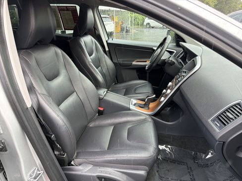 Used 2017 Volvo XC60 T5 Inscription w/ Preferred Option Package FWD image 35
