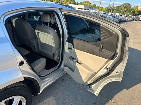 Used 2010 Dodge Avenger R/T image 11