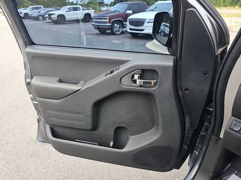 Used 2017 Nissan Frontier SV RWD image 27