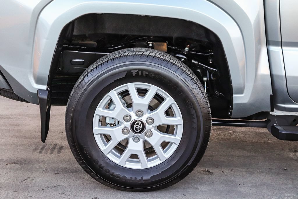 Used 2025 Toyota Tacoma SR5 AWD/4WD image 12