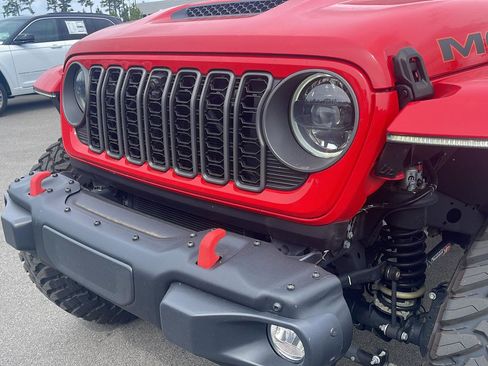 Used 2025 Jeep Gladiator Mojave AWD/4WD image 12