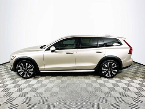 Used 2025 Volvo V60 B5 Cross Country Ultra w/ Protection Package Premier image 4