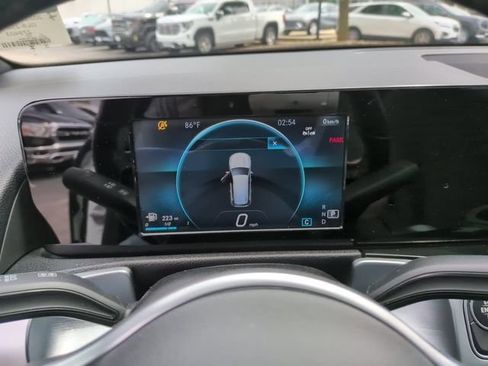 Used 2023 Mercedes-Benz GLB 250 4MATIC image 21