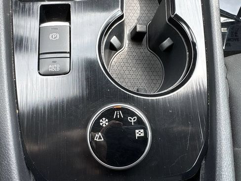 Used 2023 Nissan Rogue S AWD/4WD image 17