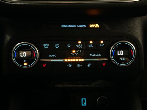 Used 2020 Ford Escape Titanium AWD/4WD image 9